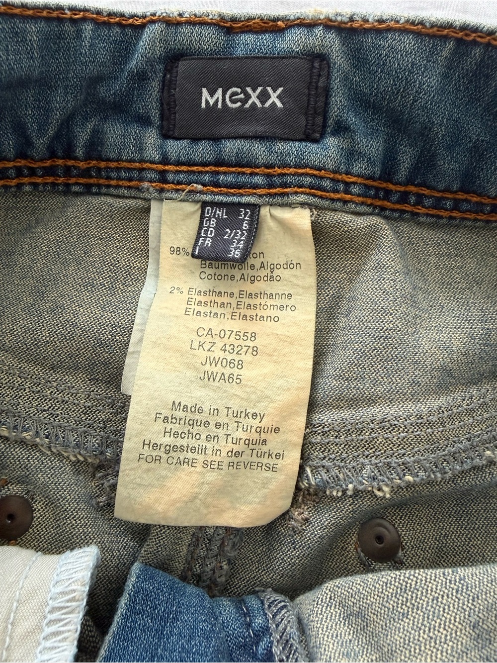 Y2K Denim Skirt with Removable Belt - Picture 4 of 4
